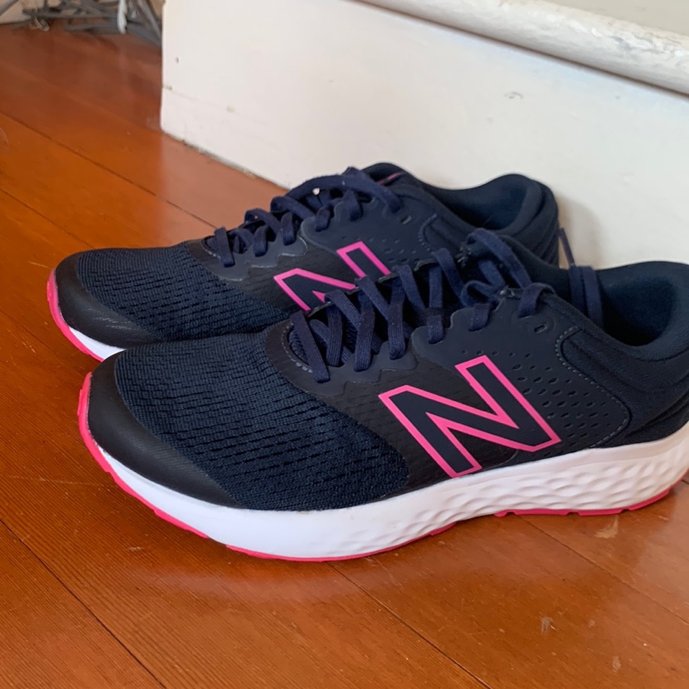 New Balance 520 v7 Running shoes Women's shoes size 10 navy blue and pink.